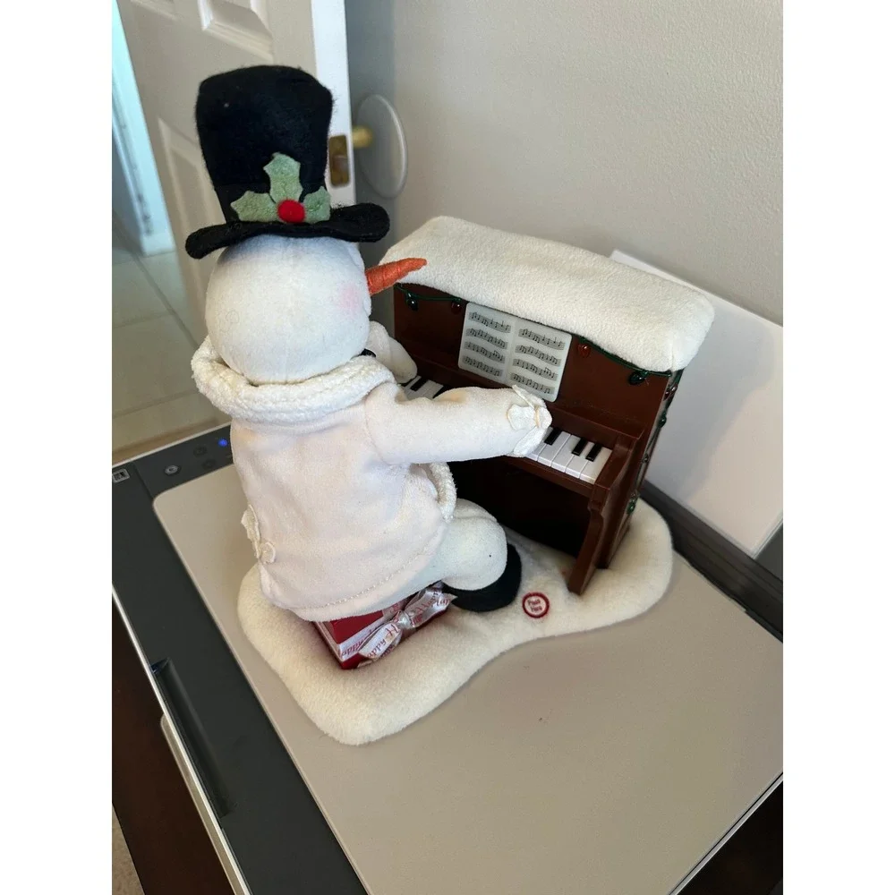 Hallmark Snowman Plush with Gift‎ Holiday Christmas Decor 5234